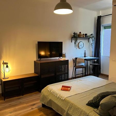 Stylish Apartment 3 Km Away From Duomo - Netflix, Wi-Fi, All Comforts Included Milán Exterior foto